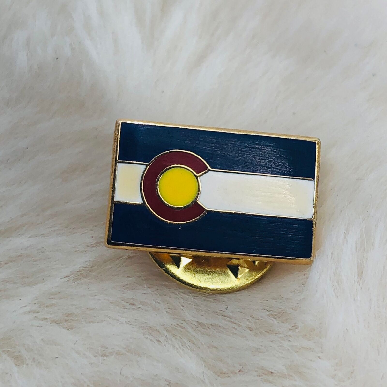 Vtg Small Colorado State Flag Lapel Pin - Roy Romer Governor Stamped