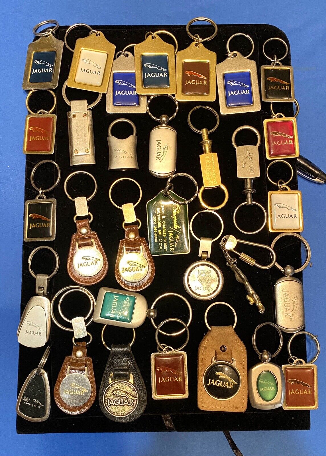 Nice Big Lot Of 31 Collectible Jaguar Keychains Leaper Key Rings