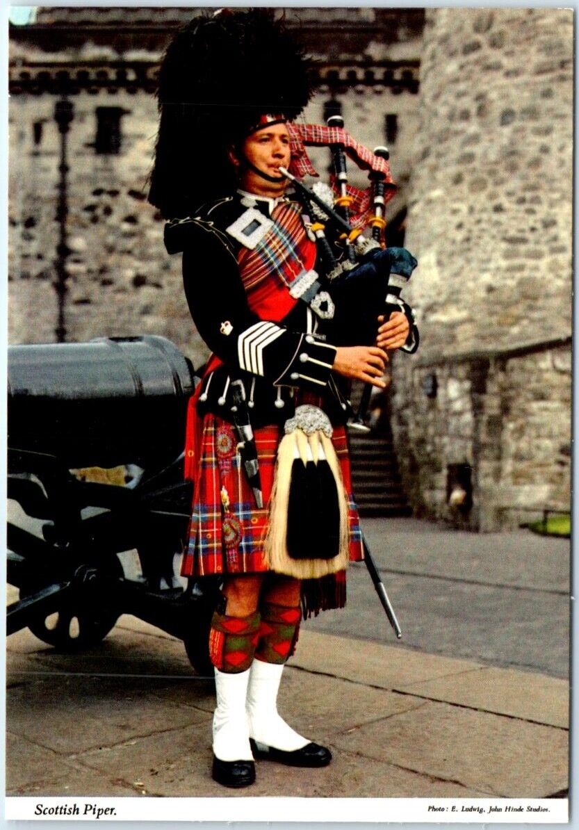 Postcard - Scottish Pipes - Edinburgh, Scotland