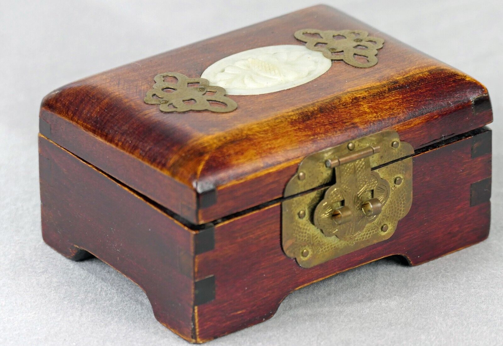 VINTAGE CHINESE WOODEN JEWELRY BOX -WHITE CARVED JADE MEDALLION & BRASS HARDWARE