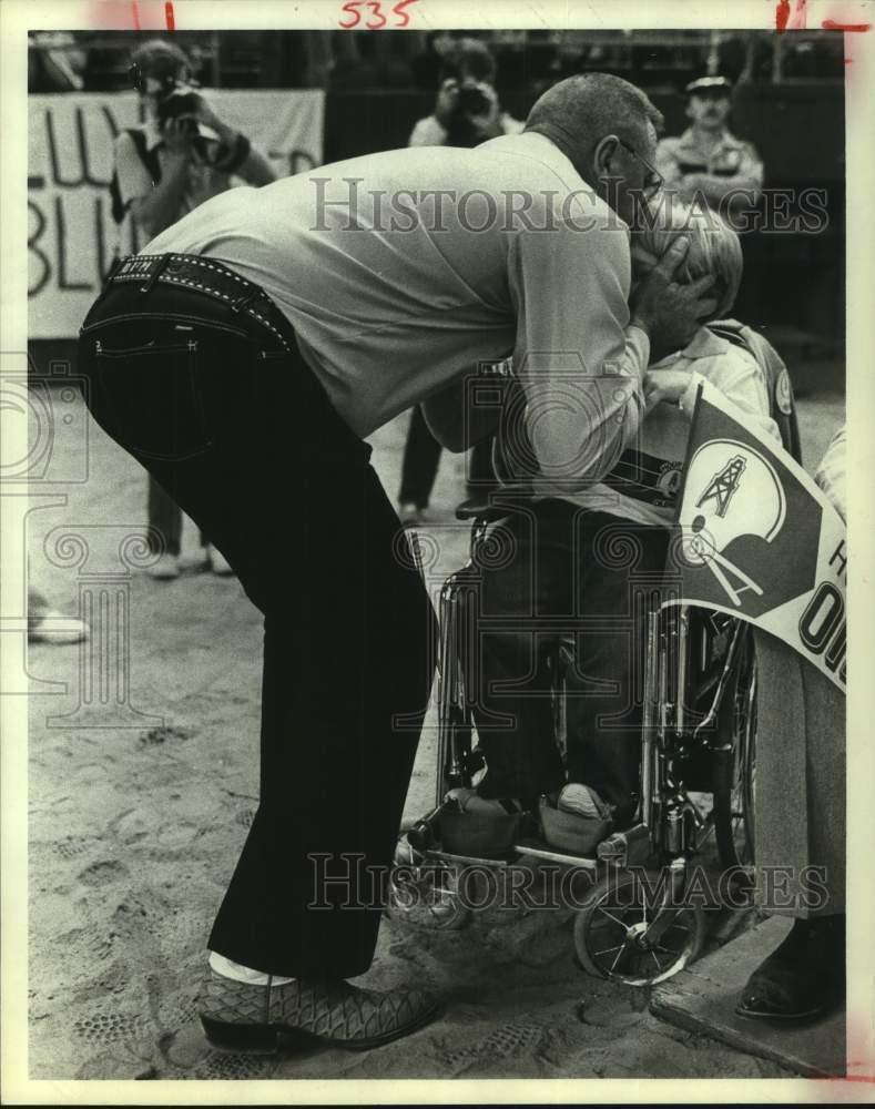 1981 Press Photo Bum Phillips kisses Darron Broussard whose parents are friends