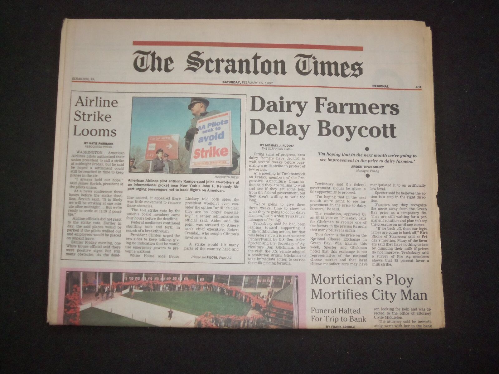 1997 FEB 15 THE SCRANTON TIMES NEWSPAPER - DAIRY FARMERS DELAY BOYCOTT - NP 8404