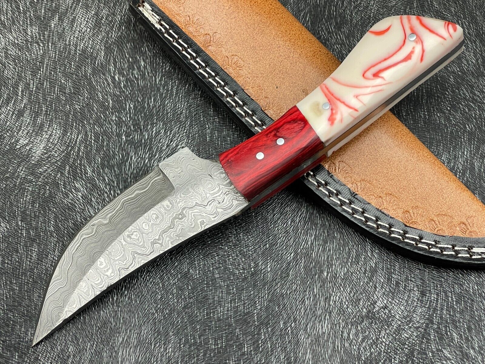 Massive  hand Forged  Damascus steel 8\'\'Skinning Bowie Knife W/L/Sheath _BL-2018