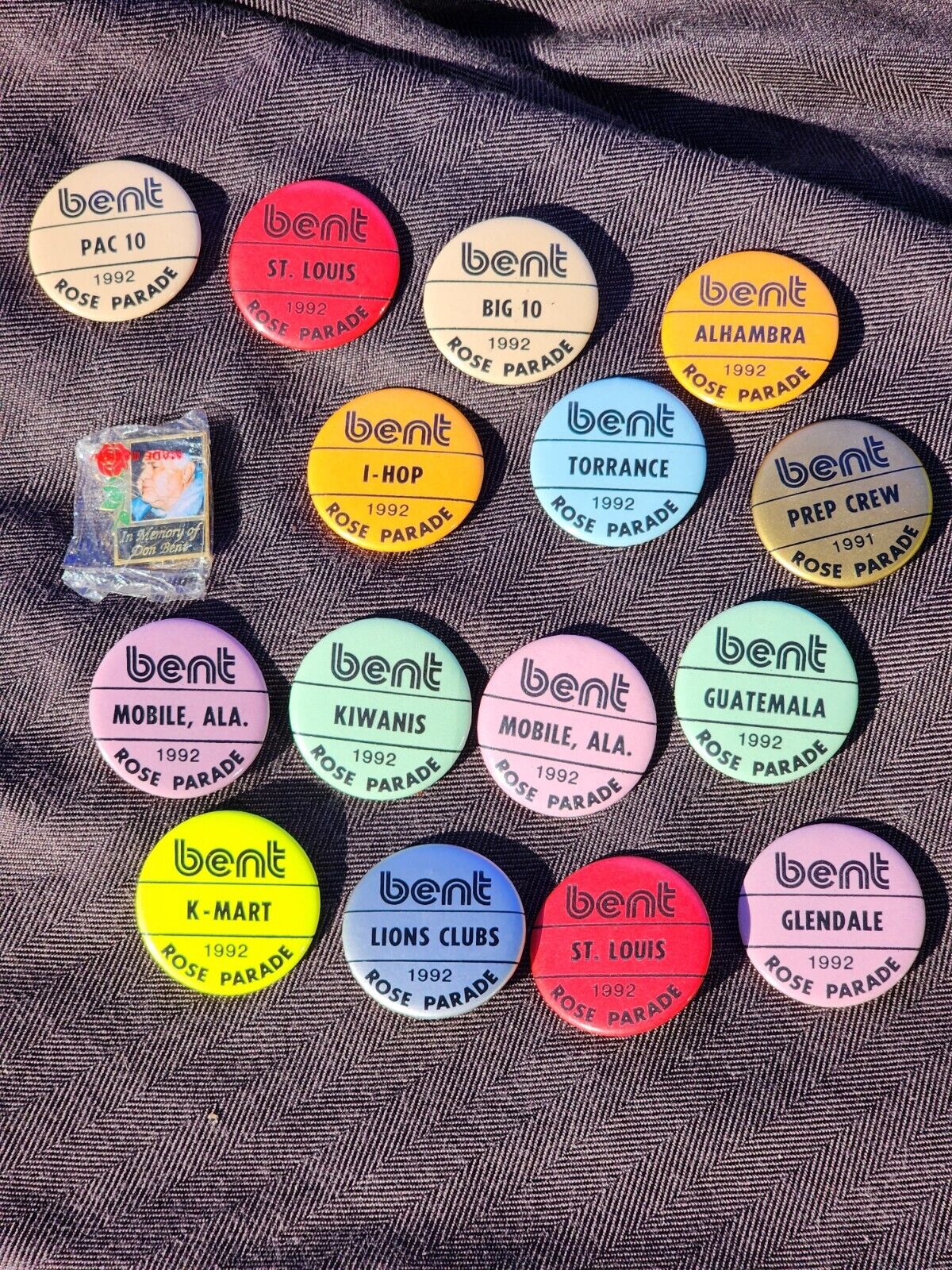 Lot Of 16 Vintage Don Bent Rose Parade Button Pins 1991 1992 Pasadena 