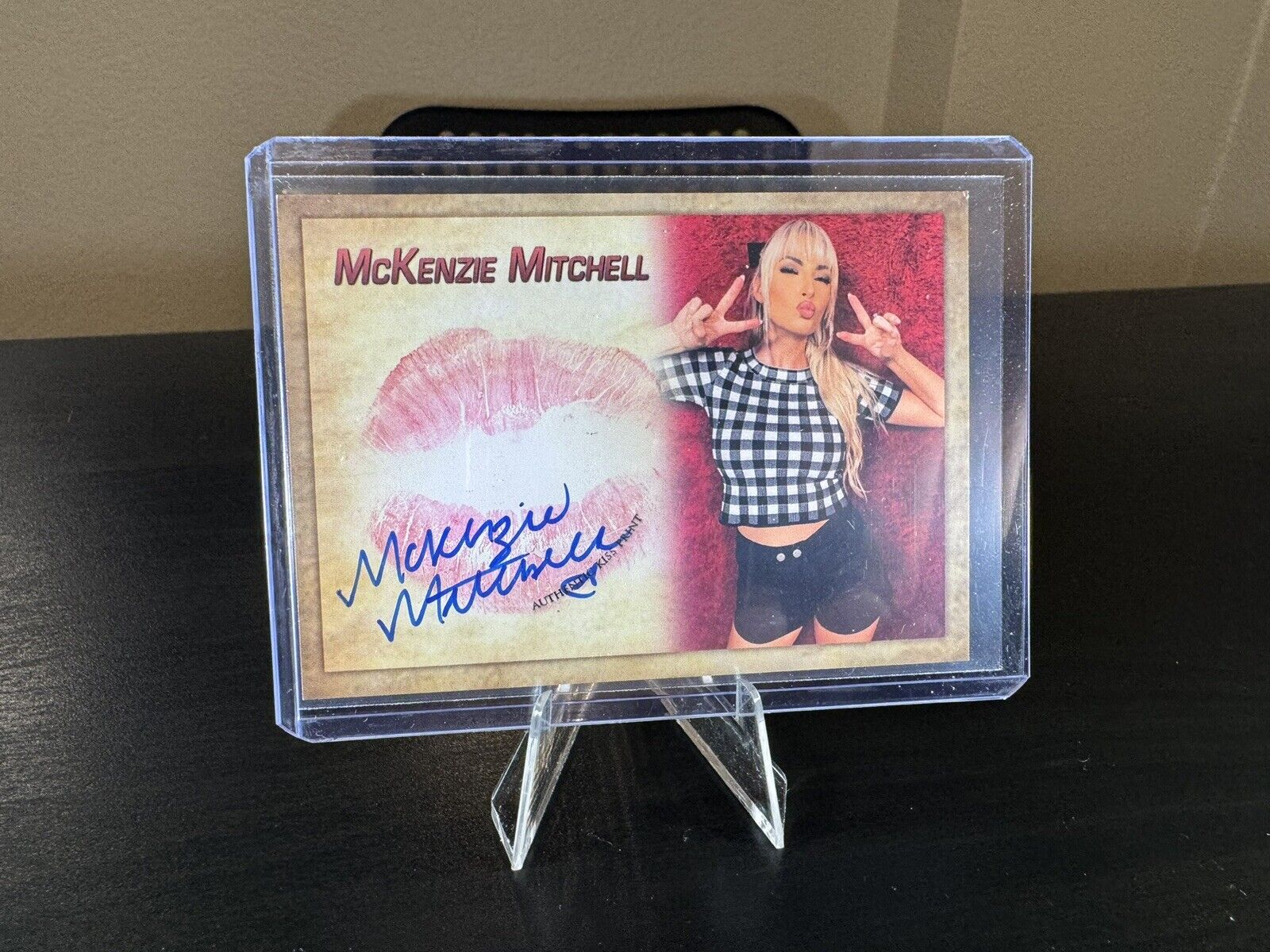 2023 Collectors Expo WWE Model McKenzie Mitchell Authentic Autographed Kiss Card