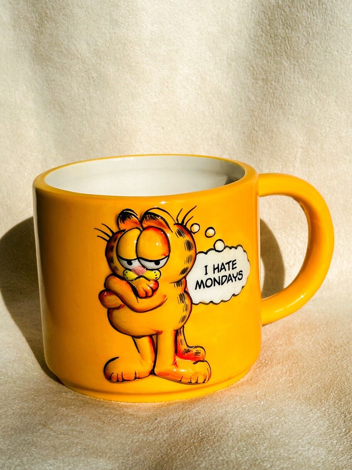 Garfield Inspired Ceramic Orange Coffee Mug Cup Raised 3D “I Hate Mondays” Comic
