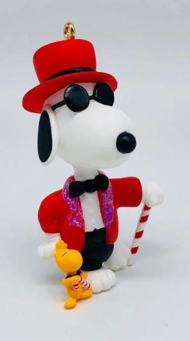 2003 Joe Cool Hallmark Ornament Spotlight On Snoopy #6 Peanuts