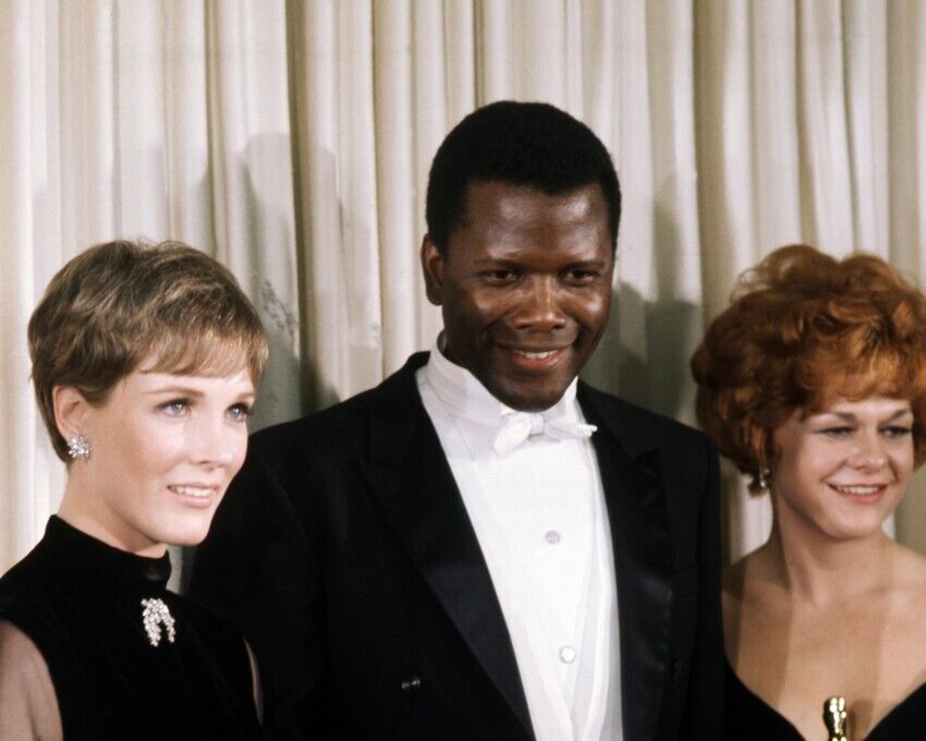 Sidney Poitier Julie Andrews Estelle Parsons 1965 Academy Awards 8x10 Real Photo