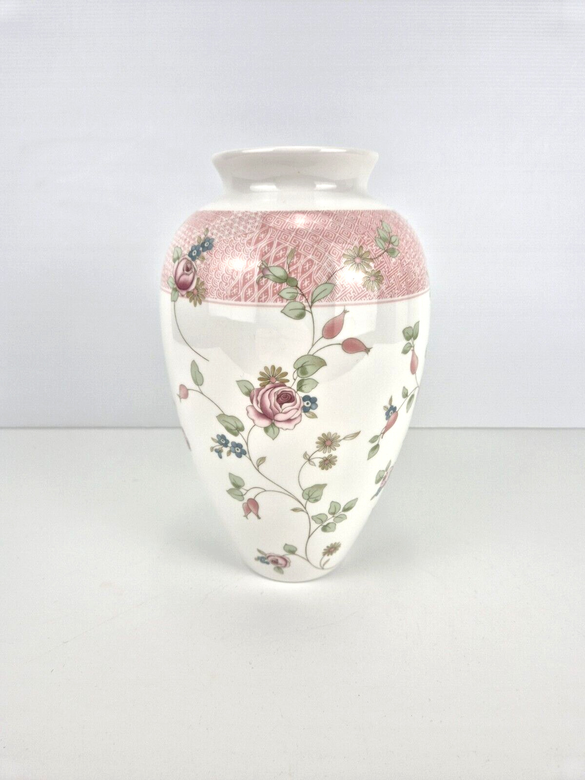Wedgewood Rosehip Bone China LargeTall Vase Made In England VGC