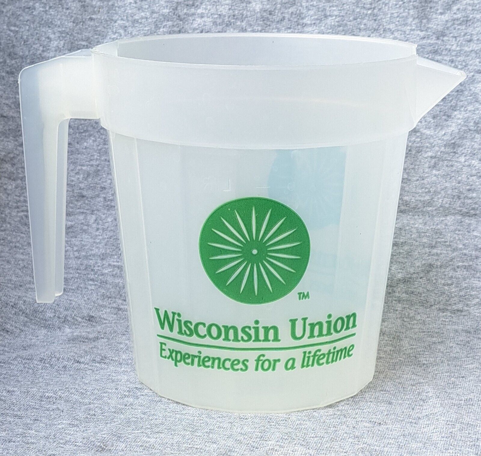 UW-Madison Memorial Union 48-Ounce Plastic Bar Party Beer Pitcher 6\