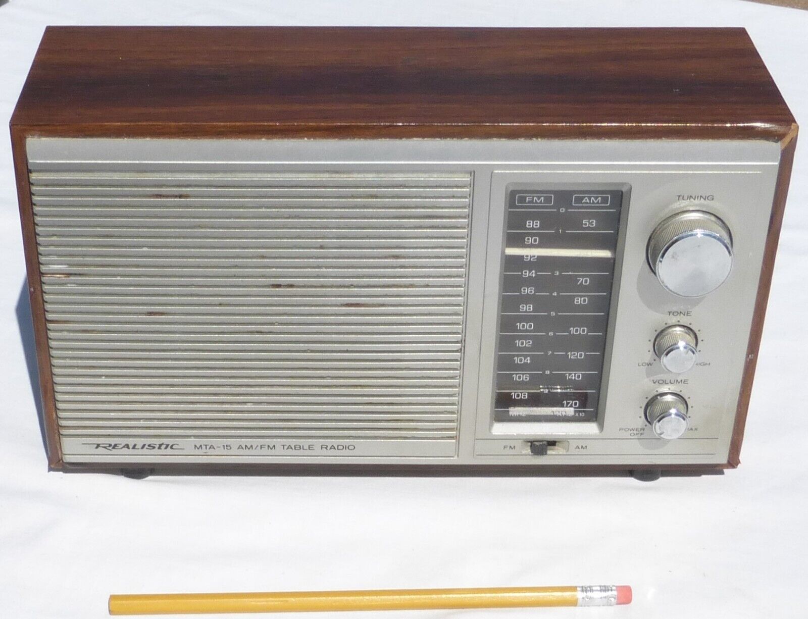 Realistic MTA-15 AM/FM Table Radio 12-695 Cleaned/Tested/Works Perfect