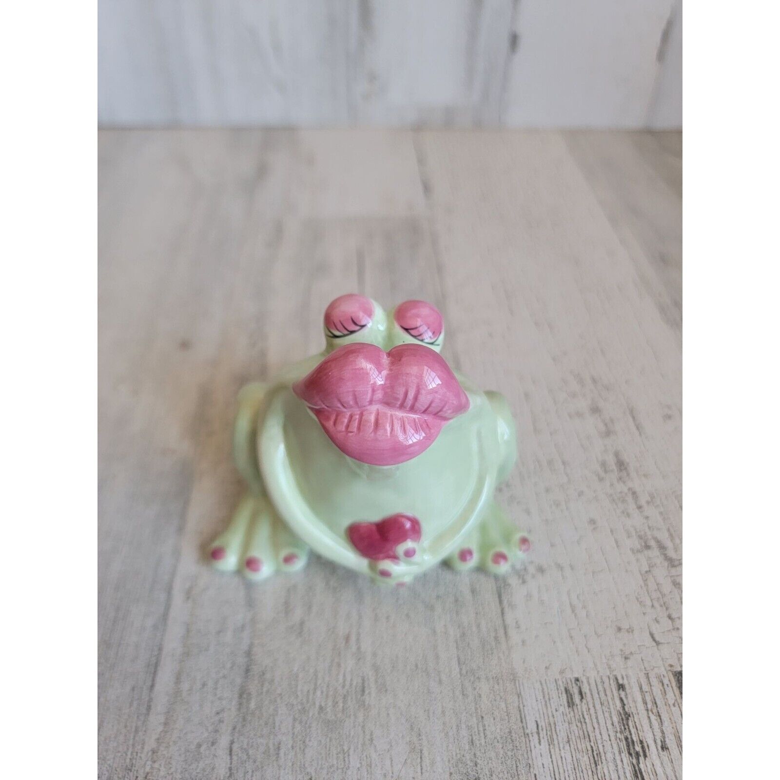 Ganz frog puckered lips kissing heart Valentine