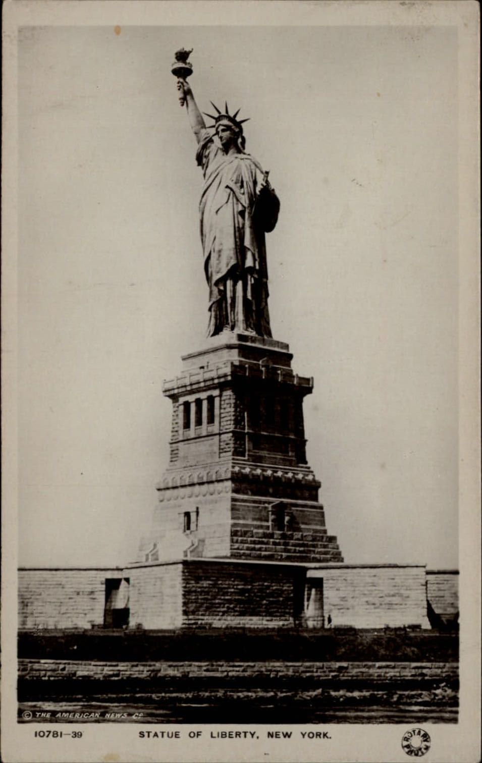 RPPC New York City ~ Statue of Liberty ~ Rotary real photo postcard  sku951
