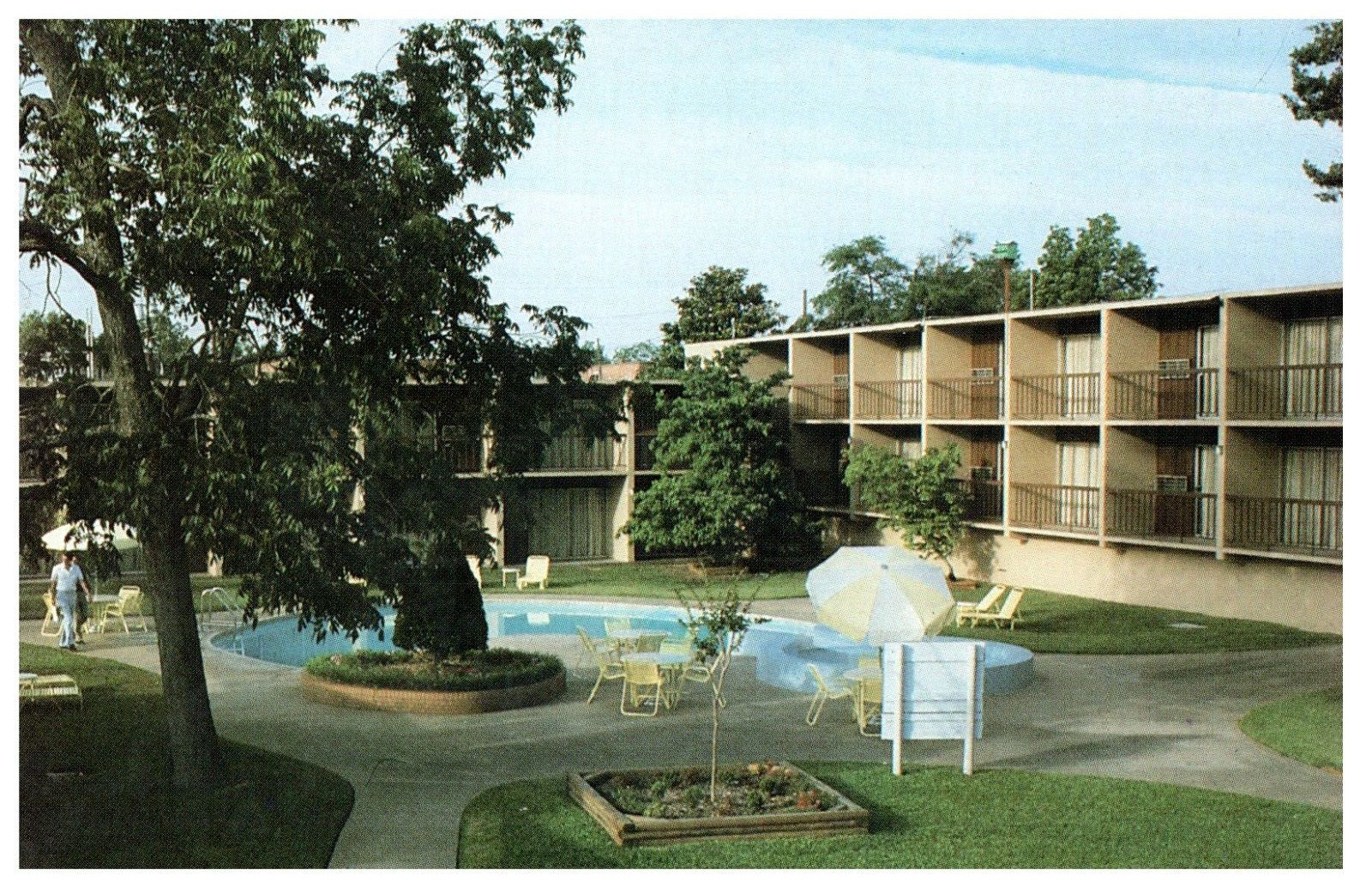 Woodville Inn~Restaurant Woodville Texas pool exterior advertising postcard 1989