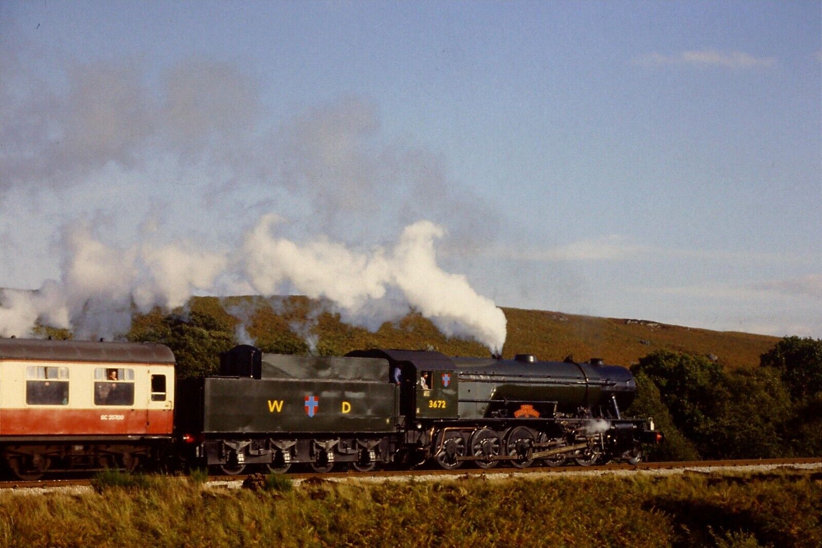 Original 35mm colour slide of Steam Locomotive No. 3672 \'Dame Vera Lynn\' (2)