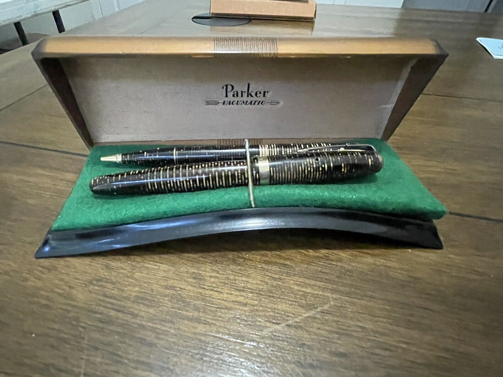 Vintage Parker Vacumatic Fountain Pen-Mechanical Pencil Set in Golden Pearl-Box