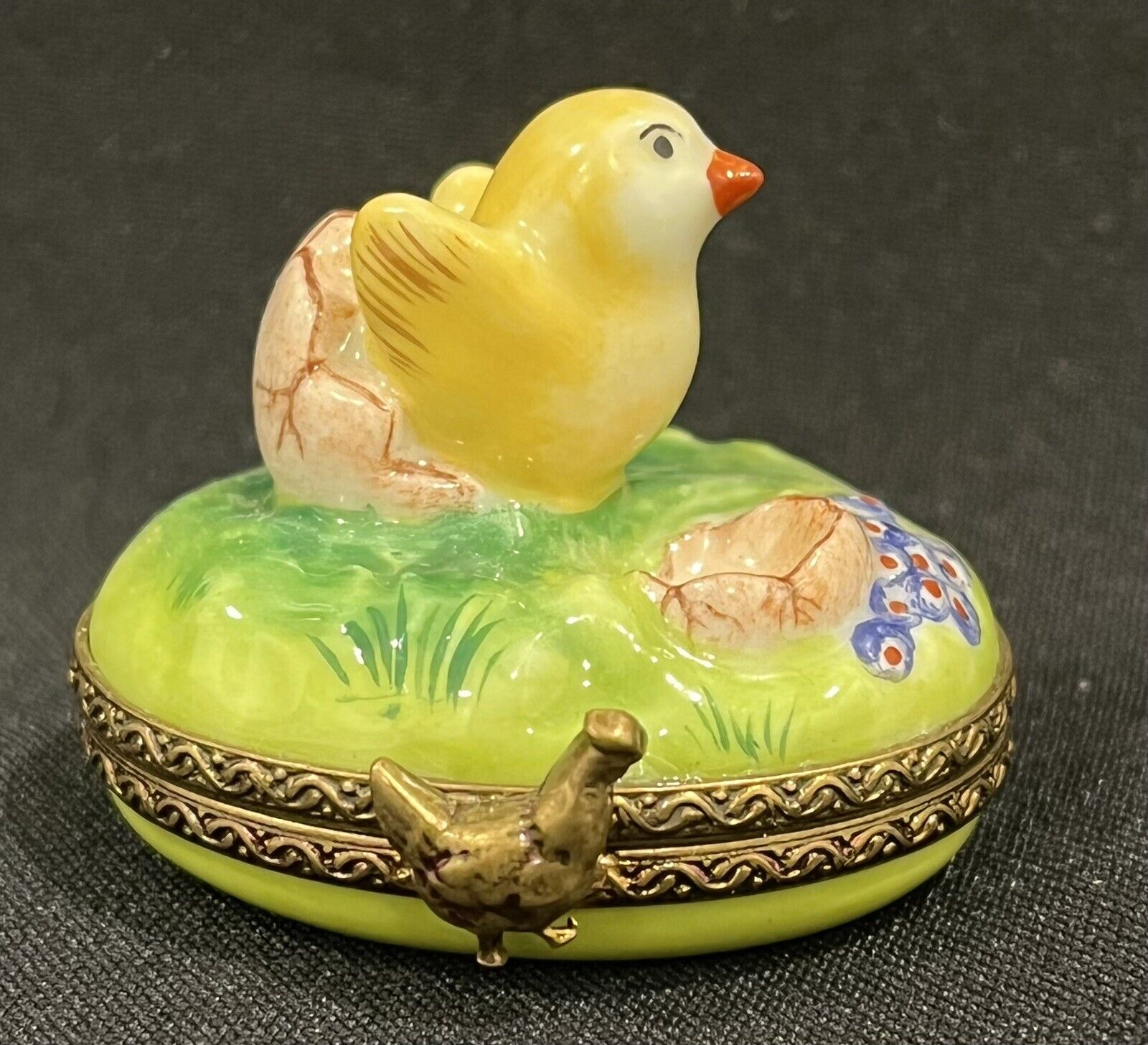 Limoges peint main chick hatching french box