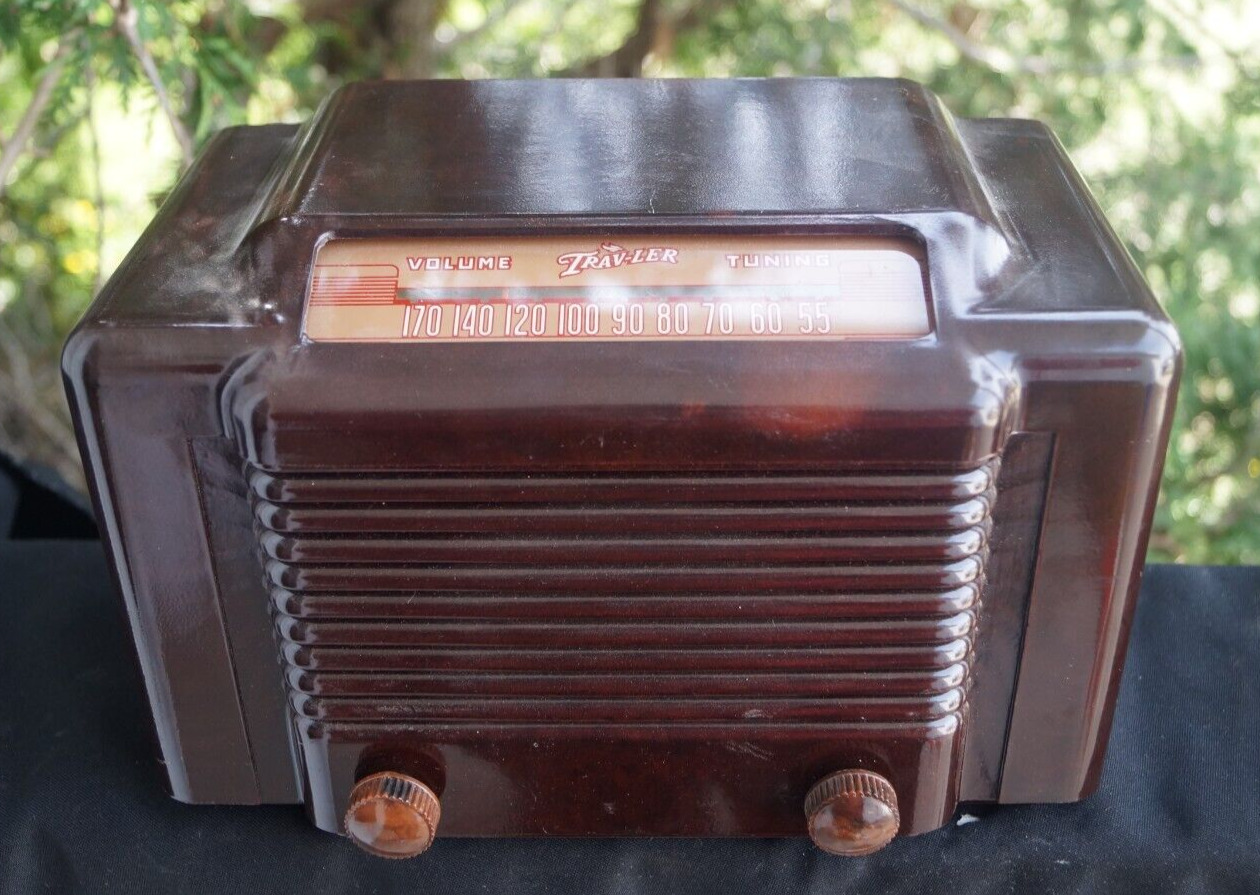 Vintage 1940s Trav-Ler Karenola Model 5015 Bakelite Tube Radio - Works - BEAUTY
