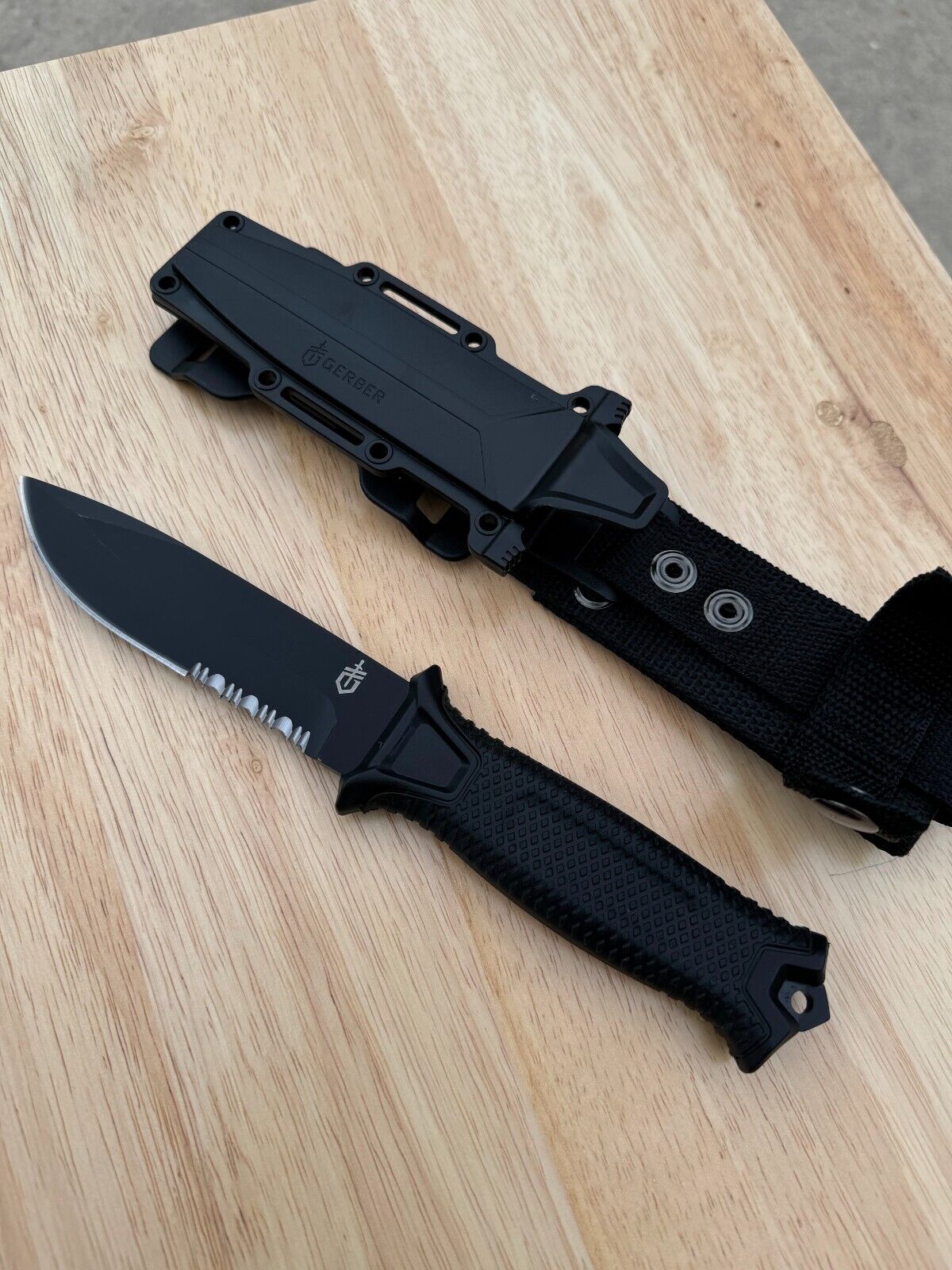 Gerber Gear Strongarm Fixed Steel Blade Serrated Tactical Fathers Day Gift Knife
