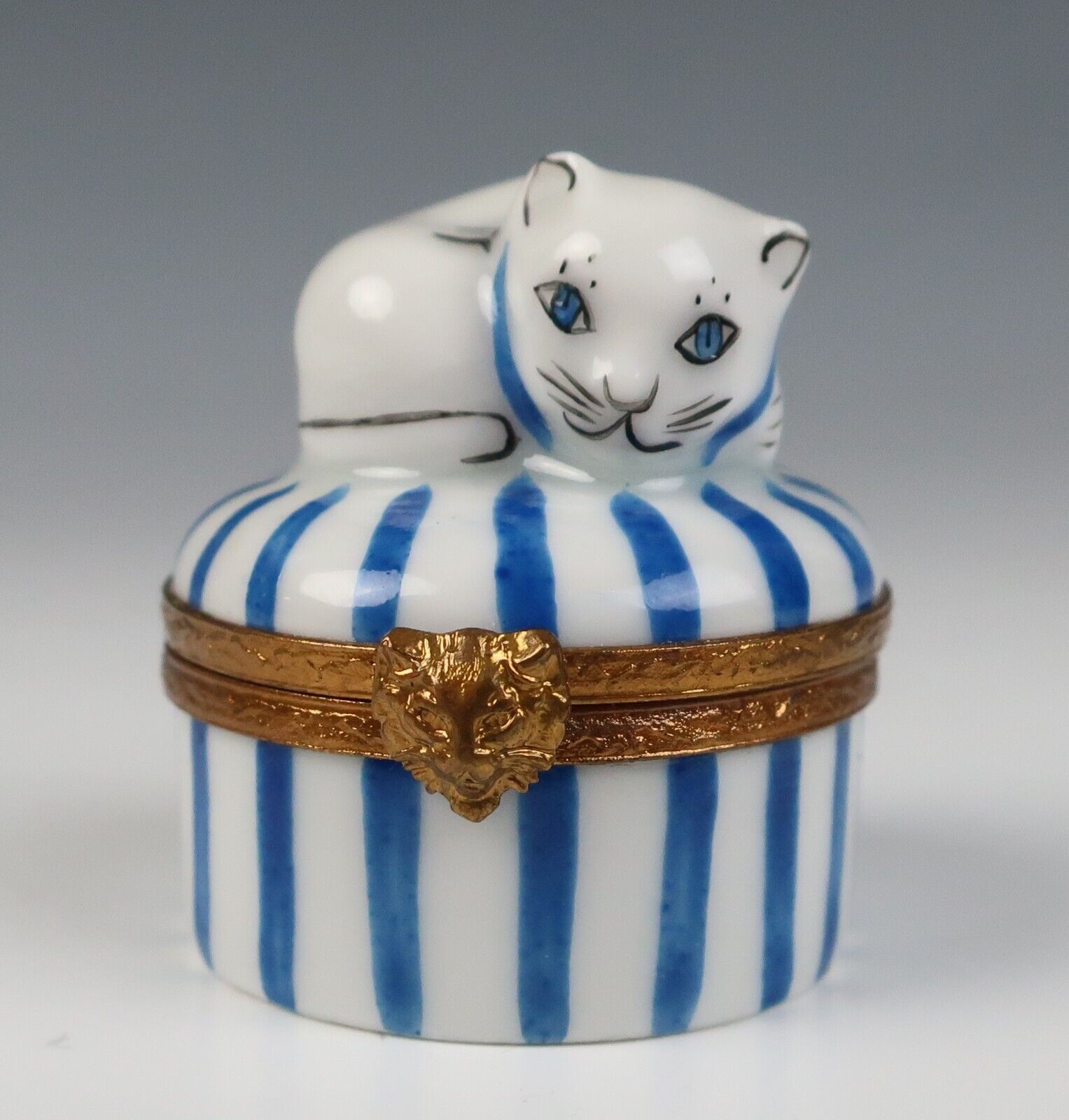 Limoges France White Cat on Ottoman Peint Mail Porcelain Trinket Box Blue Eyes