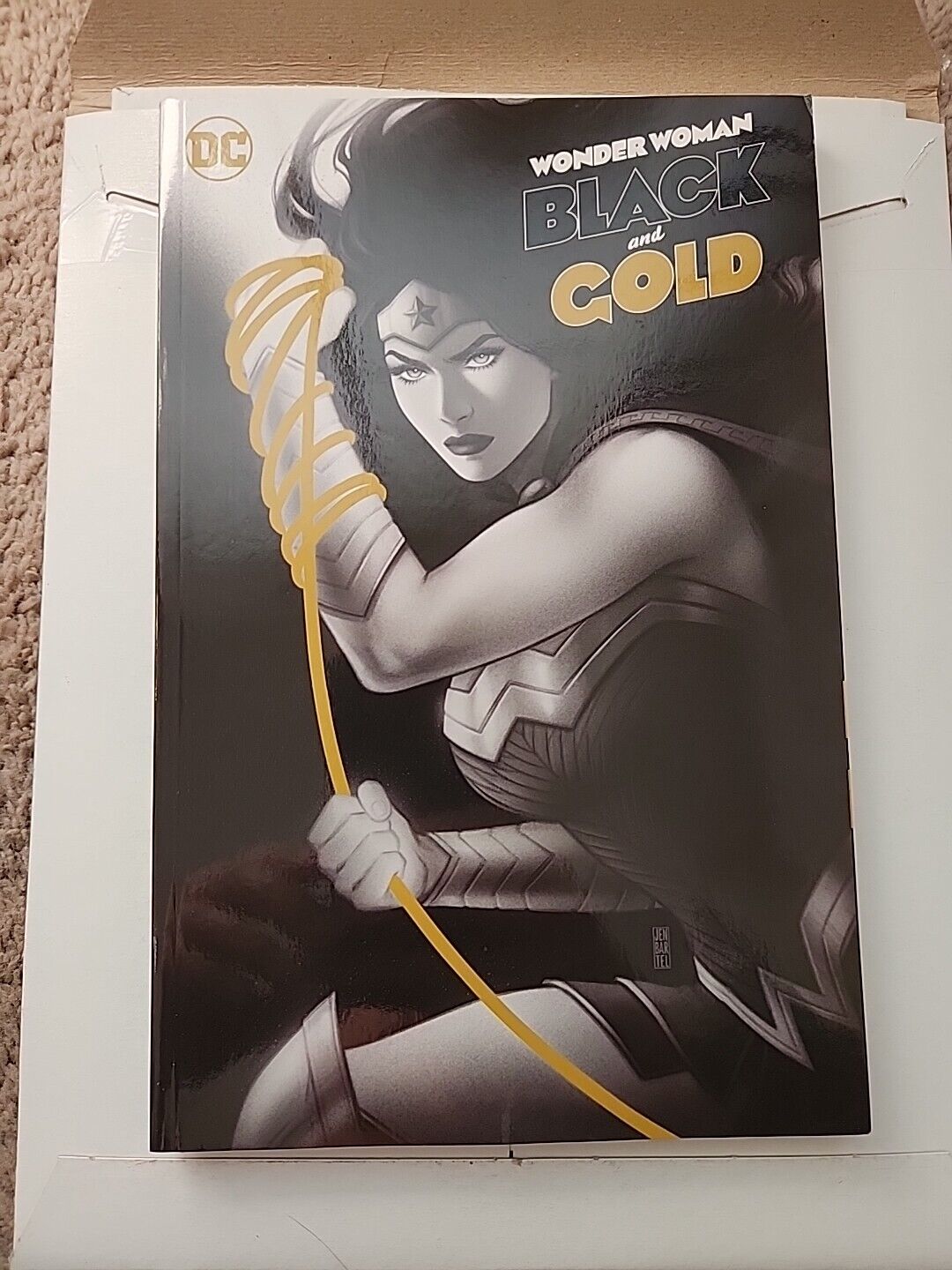 Wonder Woman Black & Gold (Paperback or Softback)