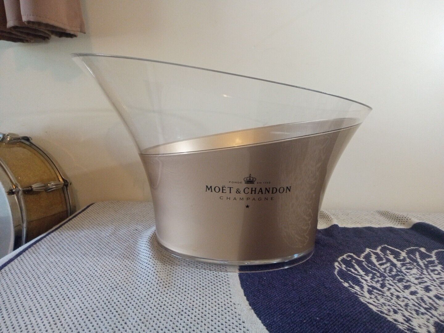 MOET & CHANDON CHAMPAGNE ICE BUCKET CHILLER CLEAR AND GOLD  E