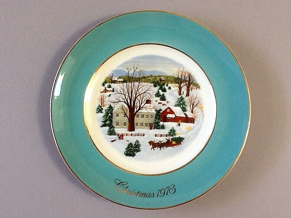 Avon Christmas Plate “Christmas on the Farm\