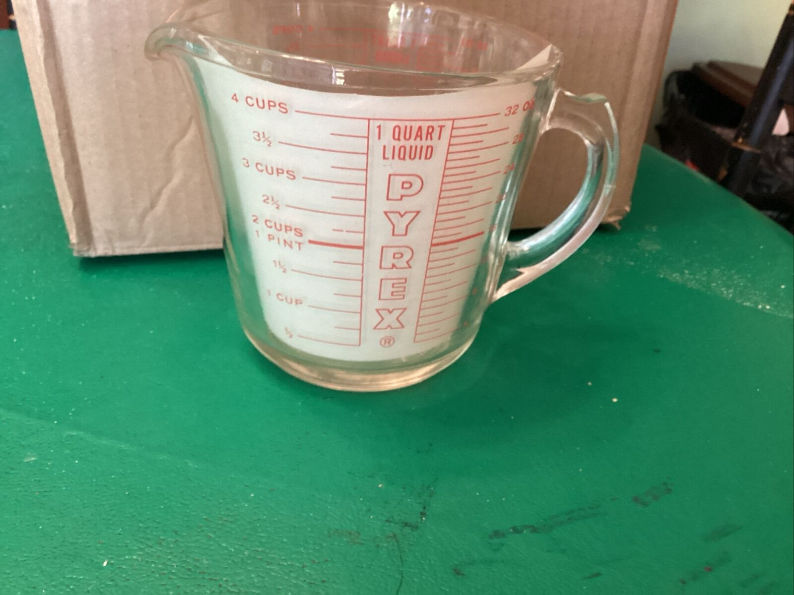 Vintage Pyrex #532 4 cup 32 oz 1 qt Red Lettering Made In USA  Measuring Cup