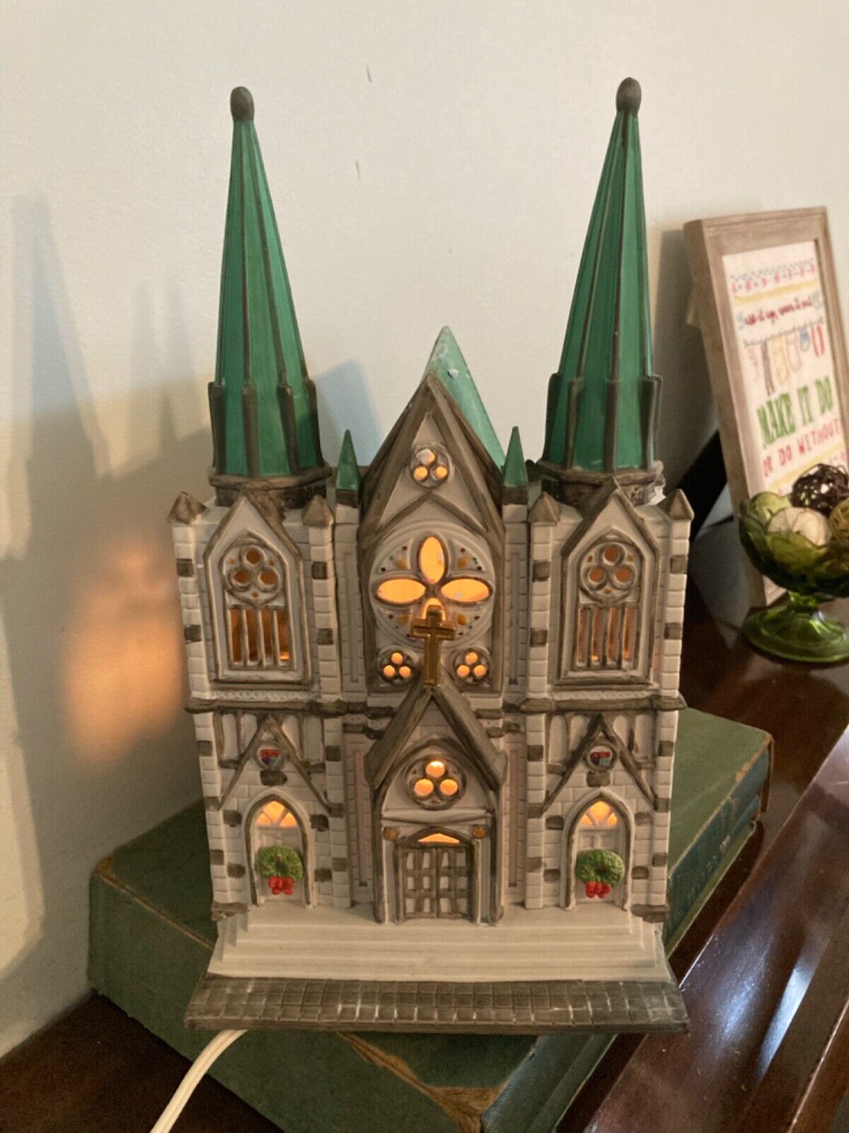Dept 56 Christmas In The City Series The Cathedral 1987 in box and working light