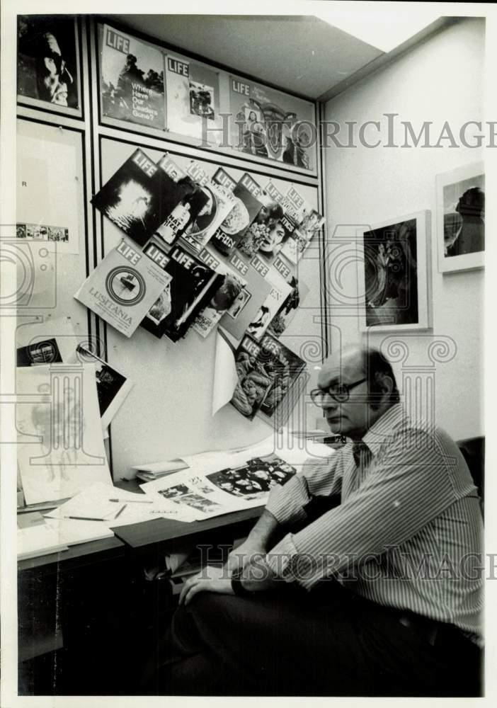 1972 Press Photo Life Magazine art director Robert Clive working in layout room