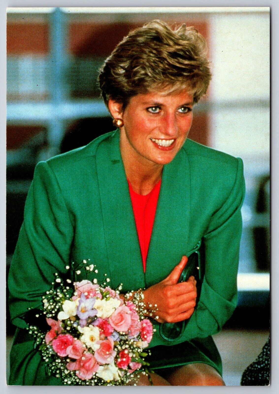 Postcard H.R.H. the Princess of Wales Lady Diana holding bouquet 4G