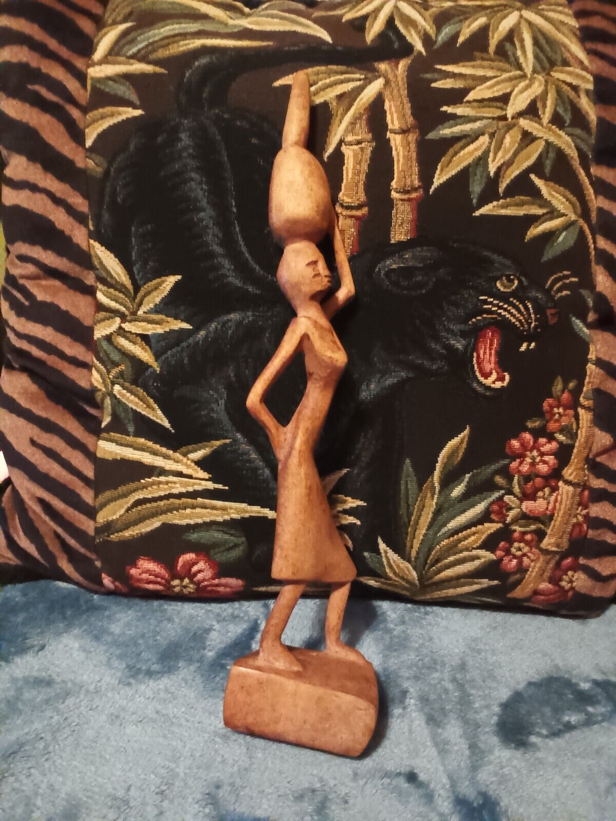 Wood African woman  holding basket figurine,very light wood.