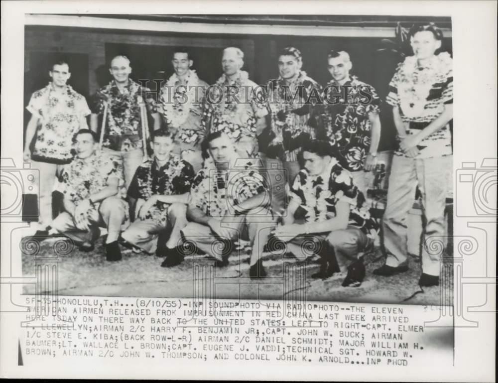 1955 Press Photo American airmen POWs arrive in Honolulu after release.