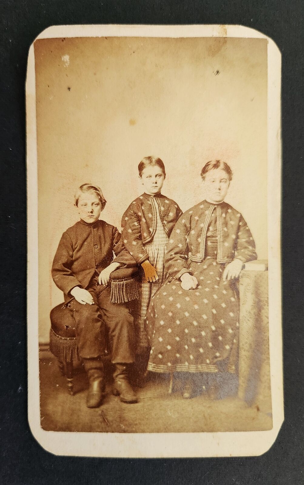 1860s antique CDV PHOTOGRAPH princeton il MOTHER DAUGHTER SON polka dot fashion