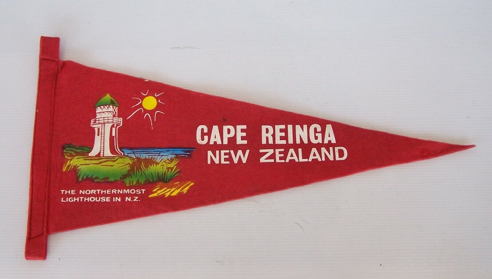 VINTAGE CAPE REINGA NEW ZEALAND 45x23cm SOUVENIR PENNANT FELT CLOTH WALL FLAG