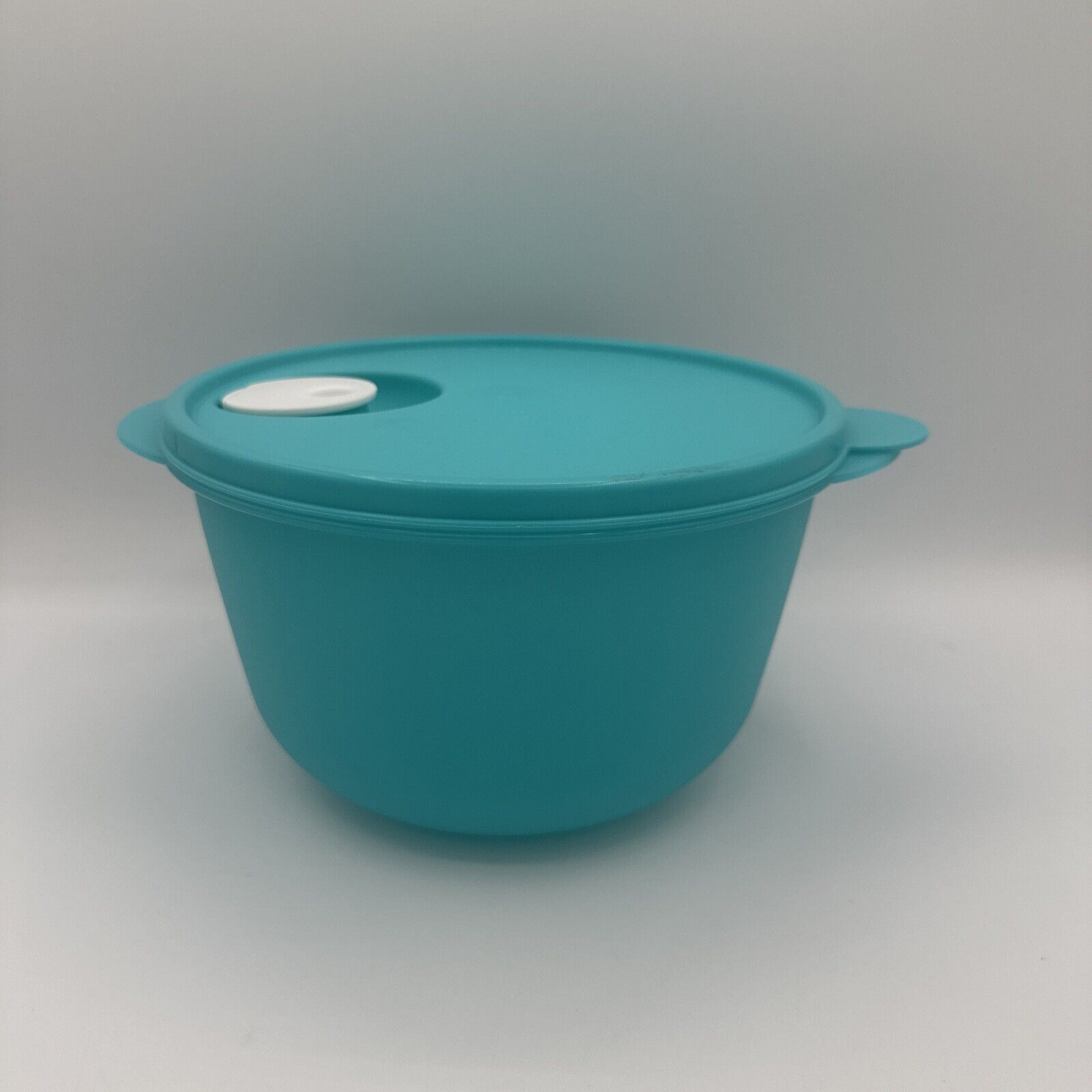 Tupperware Crystalwave Microwave Bowl 8 1/2 Cups Aqua Medium Bowl