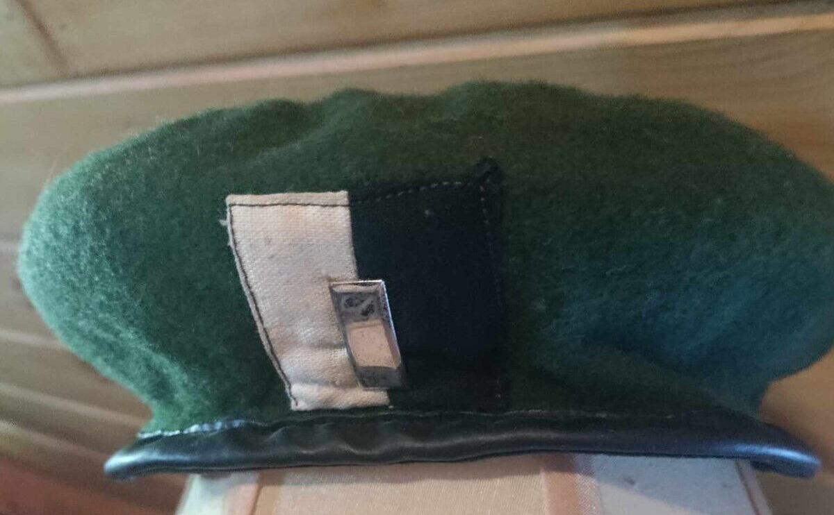 Military Classic Army Beret Uniform Cap with First Lieutenant Bar.