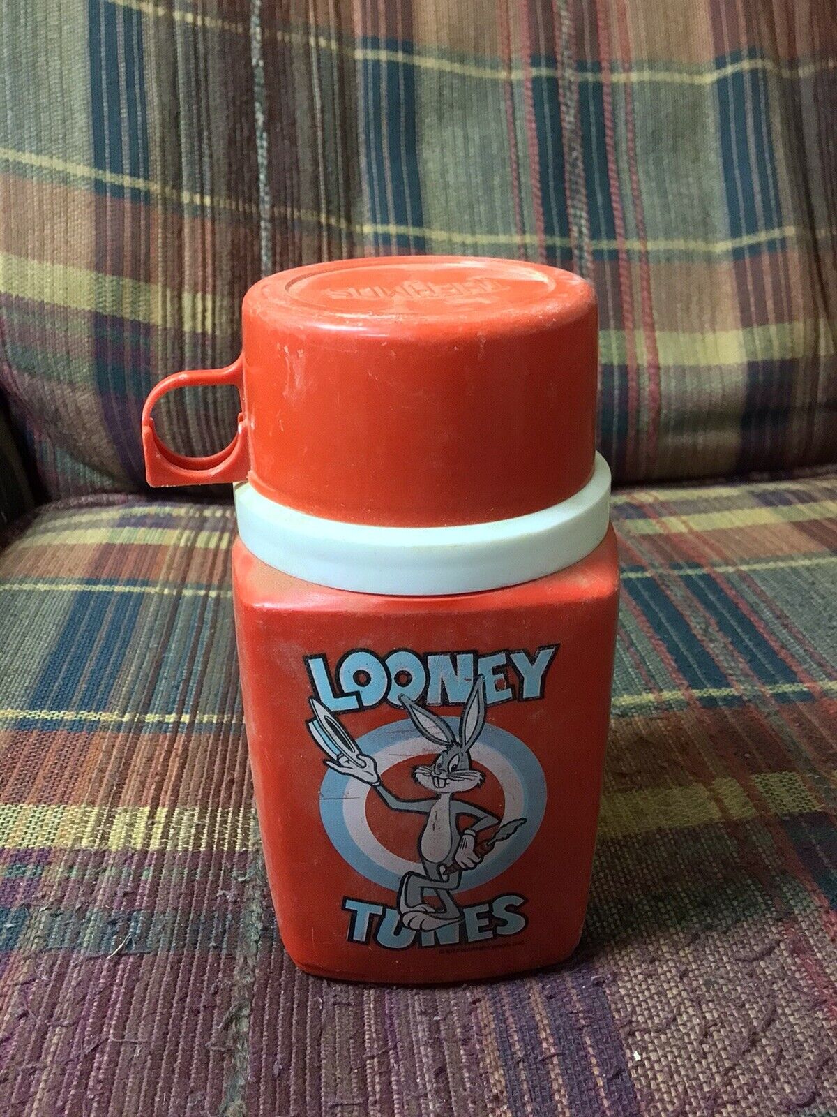 Vintage Looney Tunes/ Bugs Bunny lunch box thermos