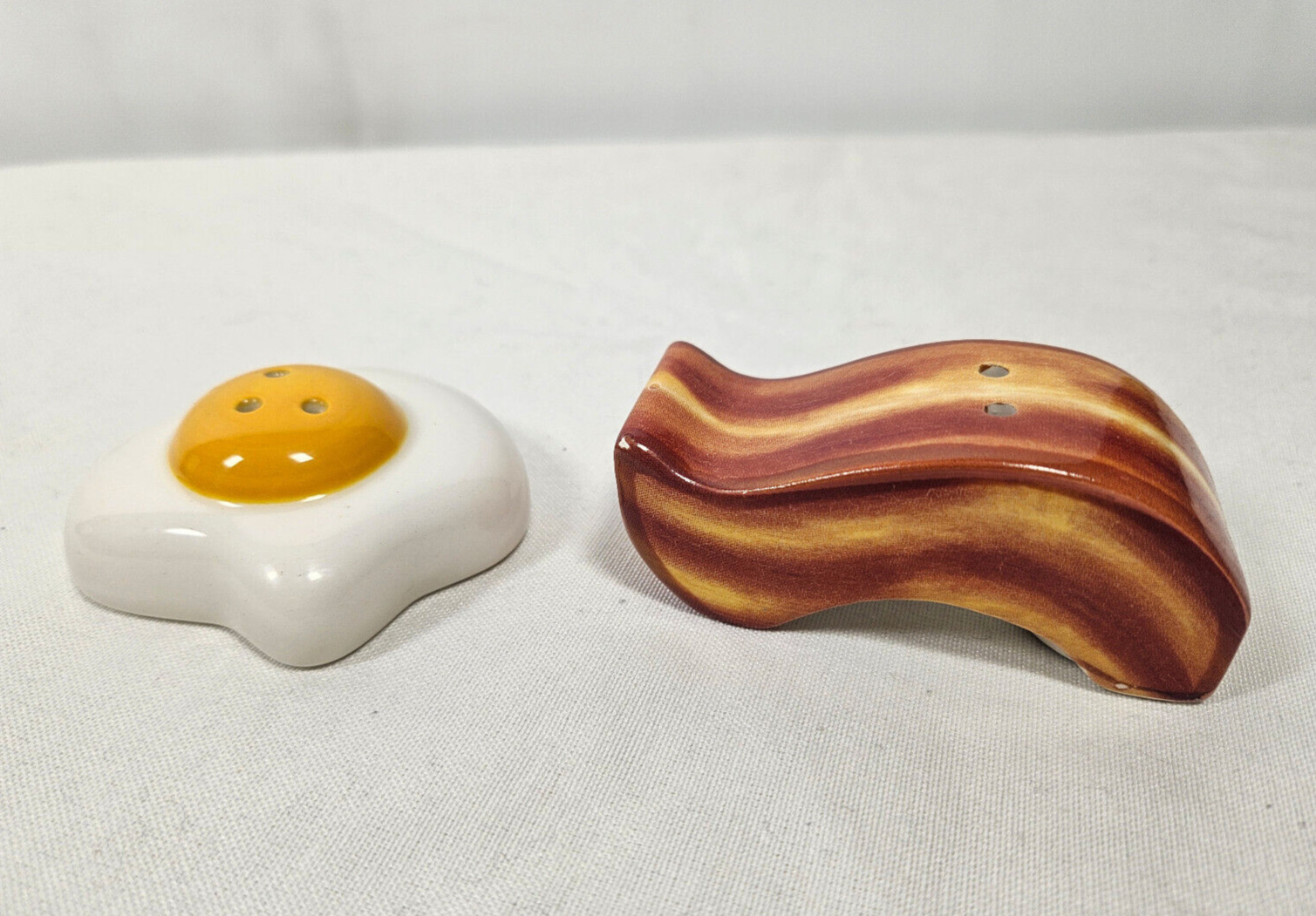 HTF Pioneer Woman Salt & Pepper Shaker Set Bacon & Eggs WITH BOTH STOPPERS