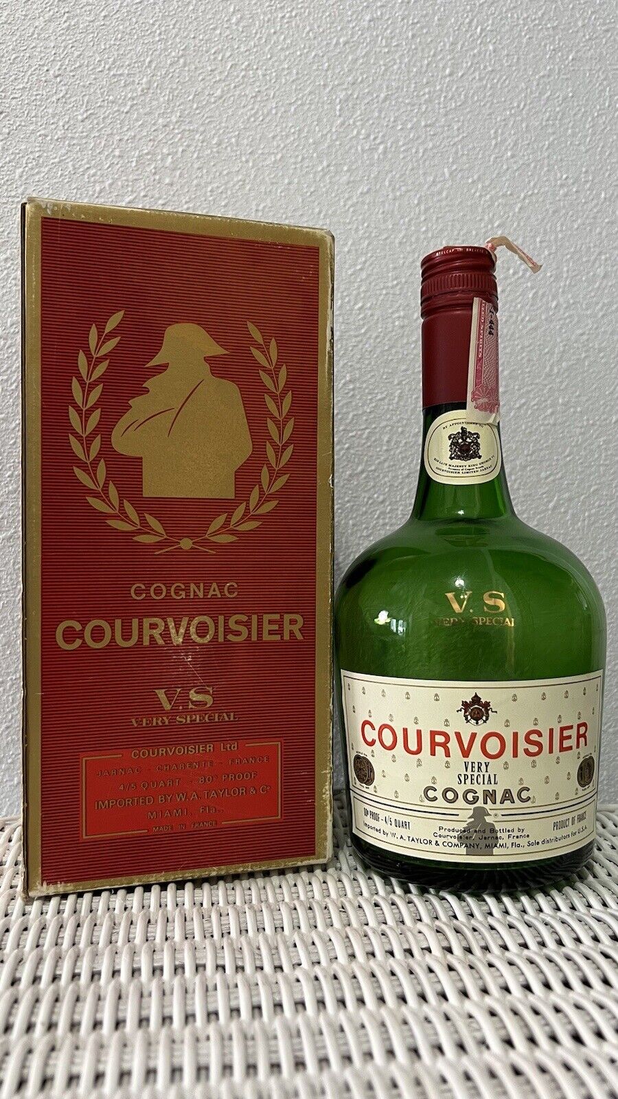 Vintage EMPTY Courvoisier Cognac Very Special Quart Glass Liquor Bottle W/ Box