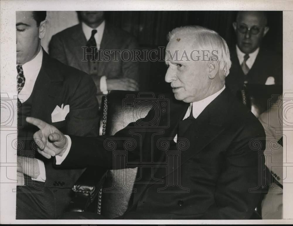 1937 Press Photo Herbert Fitzpatrick testifies in Senate Railroad Investigation