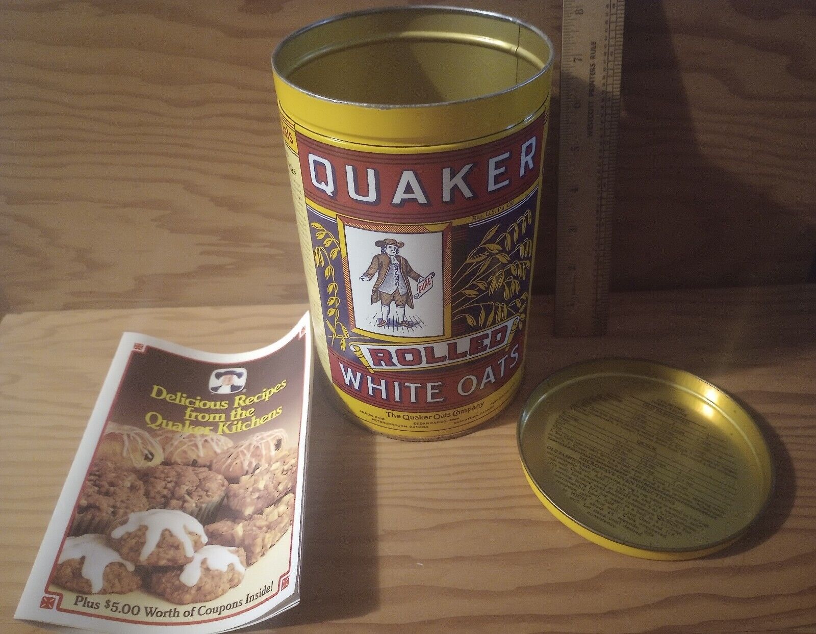 Vintage 1984 QUAKER OATS * Rolled White Oats Tin * with COUPON & RECIPE BOOKLET 