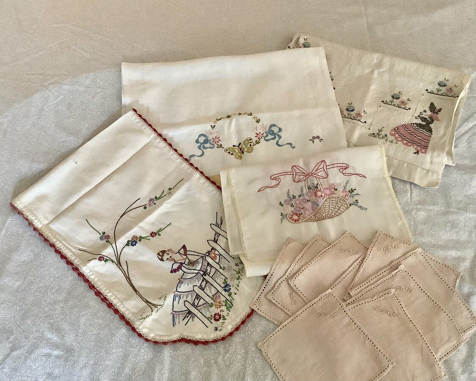 Lot Of 13 Vintage Embroidered Linens Runners Towel Napkins