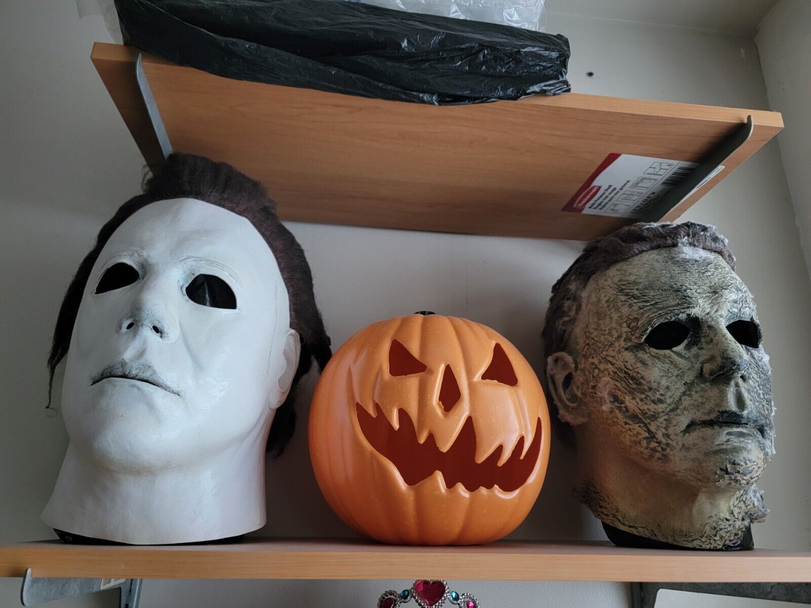 Trick Or Treat Studios Michael Myers mask Set With Ligt Up Pumpkin 