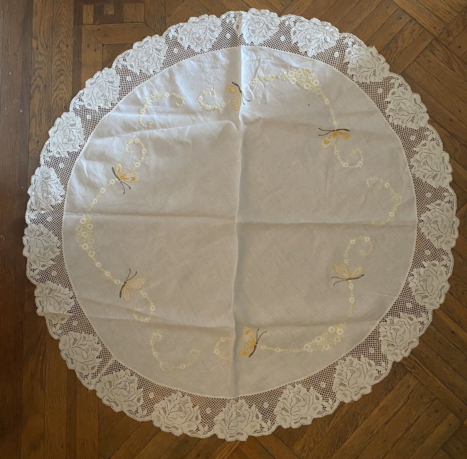 Vintage Round Tablecloth Embroidered Butterflies Crochet Lace 44” Yellow Flowers