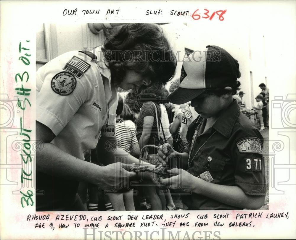 1985 Press Photo Boy Scout Cub leader Rhonda Azevedo & Cub Scout Patrick Launey