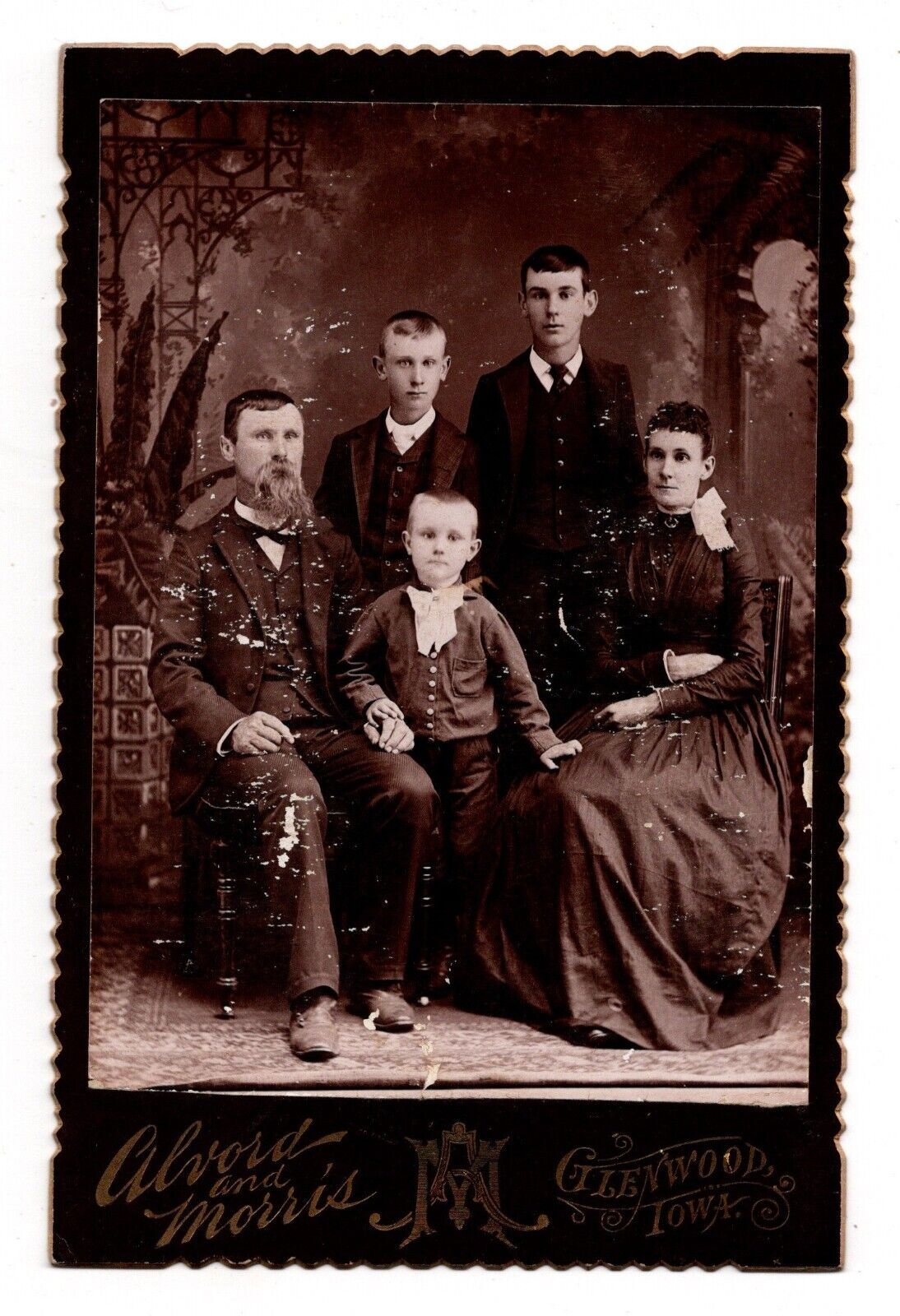 CIRCA 1880s CABINET CARD MORRIS FAMILY OF FIVE FORMAL CLOTHING GLENWOOD IOWA