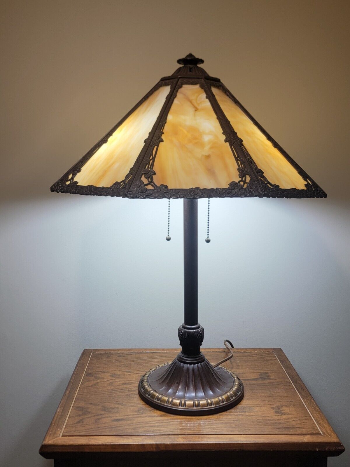 Victorian Slag Glass Lamp. 8 Panel in Mint condition. 23\