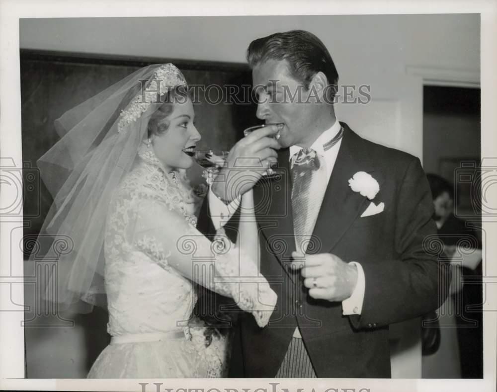 1951 Press Photo Lex Barker & Arlene Dahl at their wedding reception in New York