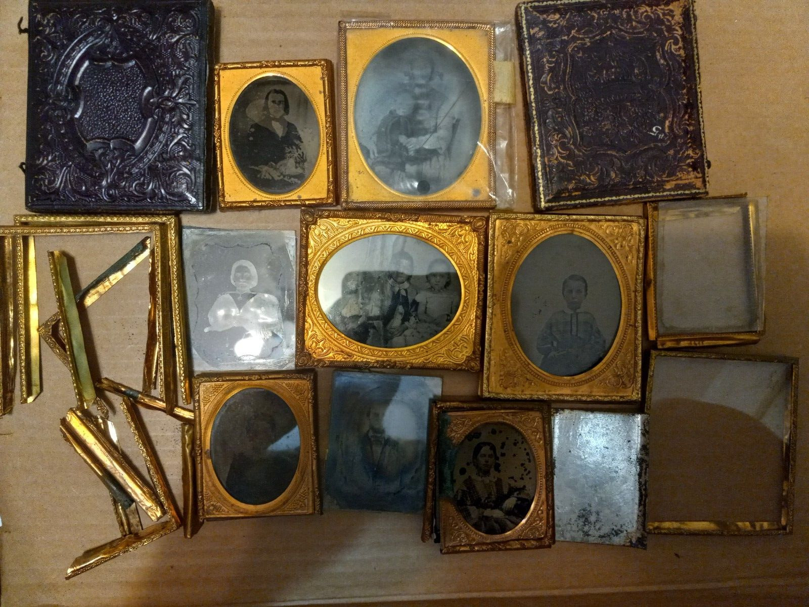 LOT OF ANTIQUE DAGUERREOTYPE , AMBROTYPE TINTYPE GOLD FRAMES LEATHER CASES PARTS